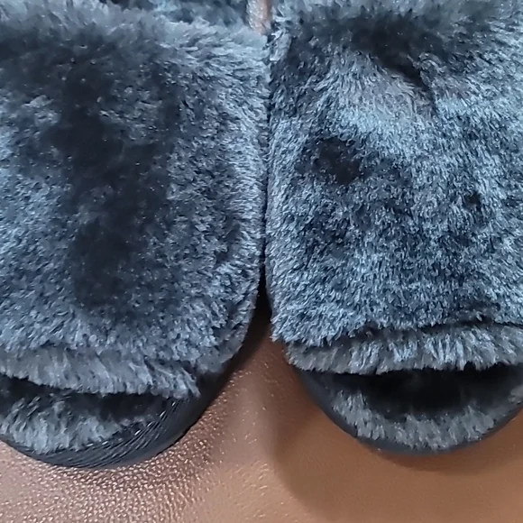 Lilly Faux Shearling SlippersMINNETONKA - Picture 7 of 9